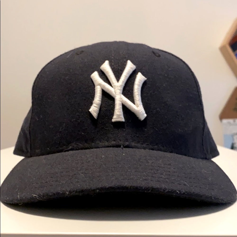 Official NY Yankees Baseball Cap - Navy/White